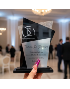 Trofeos Personalizados en Acrílico | Grabado Láser | Victorius Design